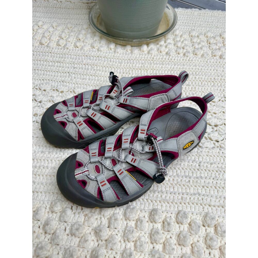 KEEN Women's 11 Newport H2 Waterproof Hiking Sandal Rubber Toe Gray Burgundy - Picture 3 of 15